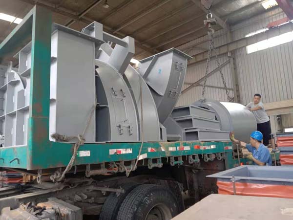 發(fā)往連云港離心風機現(xiàn)場