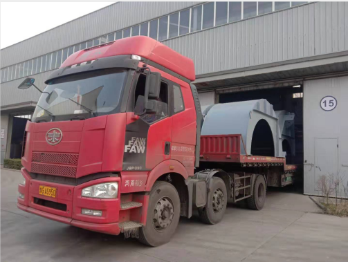 發(fā)往陜西咸陽大型D式離心風機裝車現場