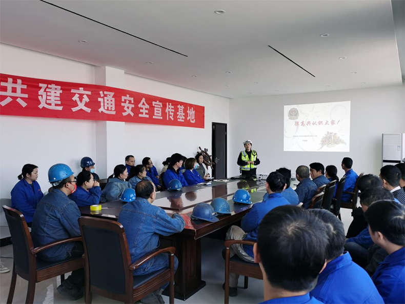 “平安出行，從頭做起”新鄉(xiāng)交警走進(jìn)西瑪風(fēng)機(jī)